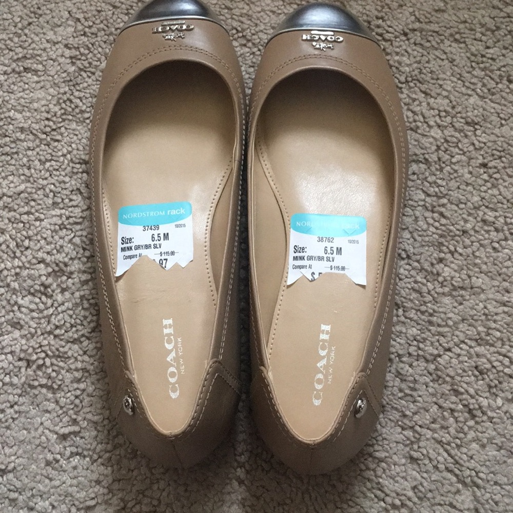 Authentic Coach flat shoes ( Chelsea May Calf)